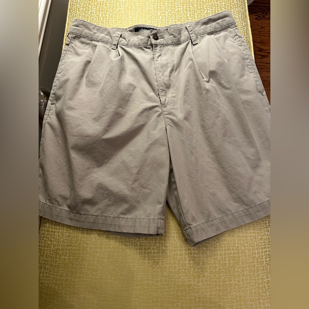 Dockers Men's Tan Pleated Shorts